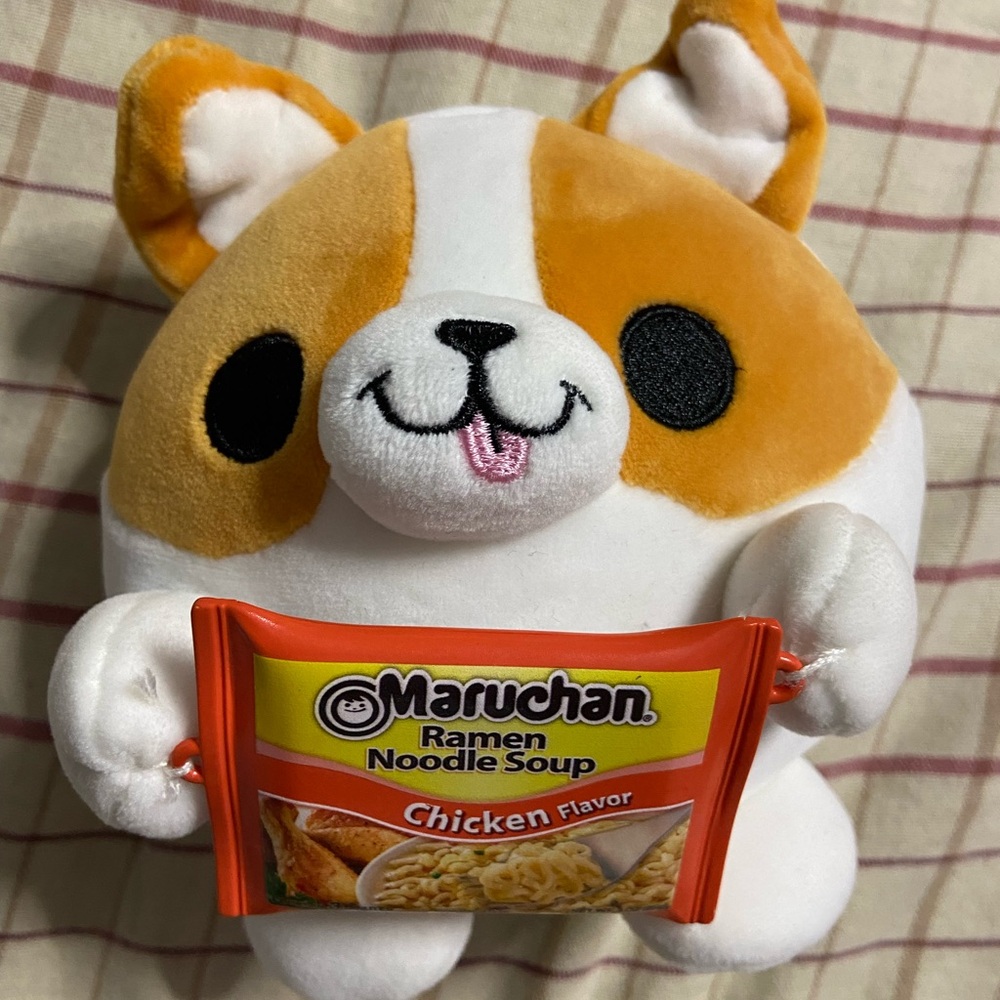ZURU Snackles BENJI Corgi Dog Plushie w/ MARU Han Ramen Noodle Pack